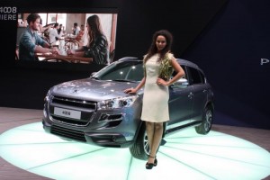 messe-girls-hostessen-models-genf-auto-salon-2012 (25)