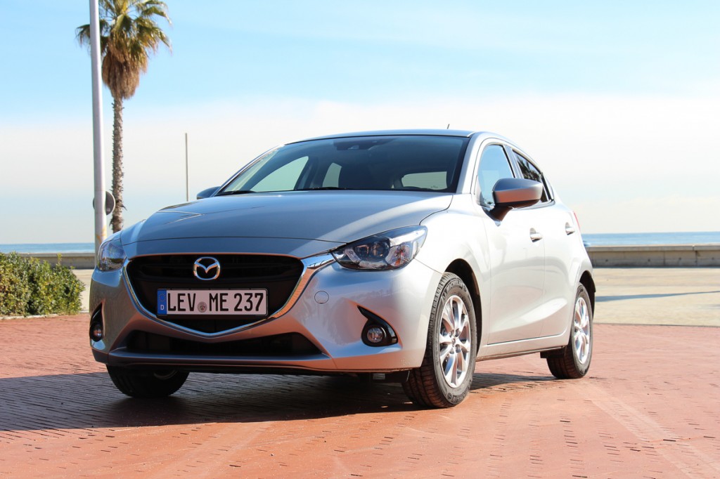 2015-Mazda2-13