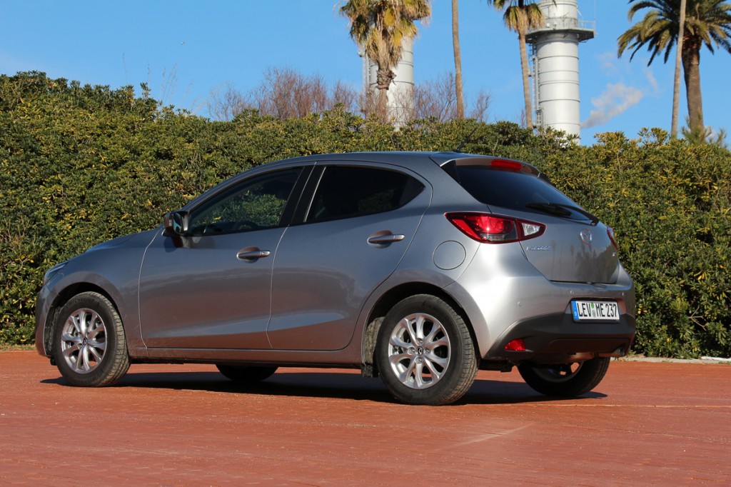 2015-Mazda2-20